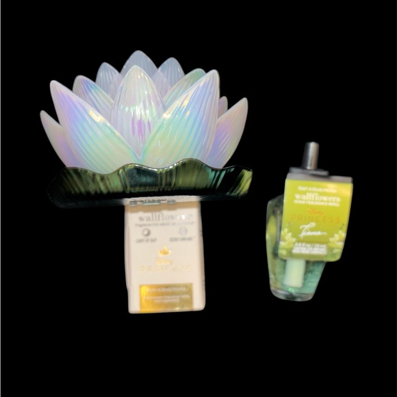 Bath & Body Works Accessories - Disney Princess Tiana Wallflowers Adjustable Scent Nightlight Plug-In & Refill